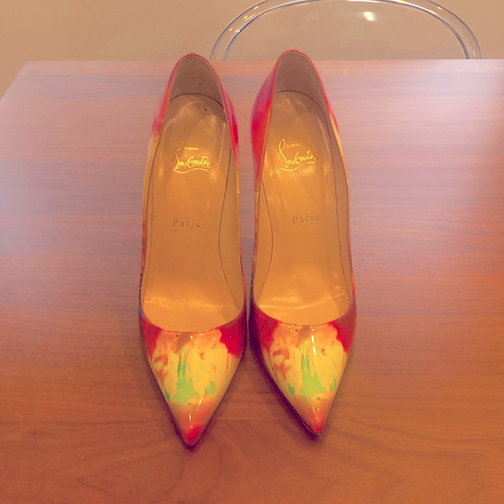 Excellent condition Louboutin So Kate’s size 39.5 bright water colored